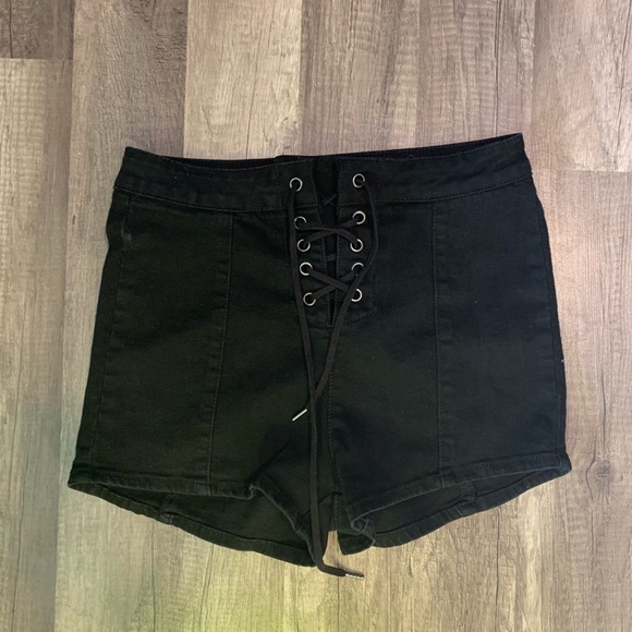 Retro black high waisted shorts - Picture 3 of 4